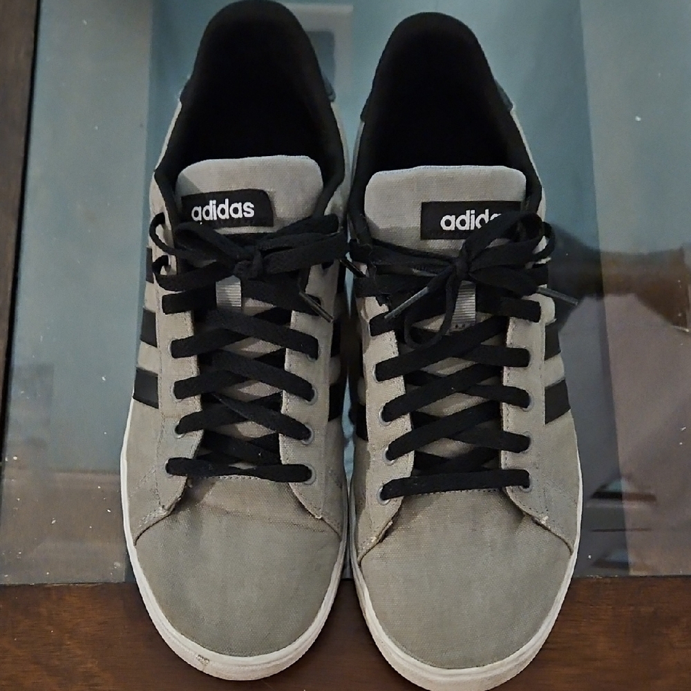 adidas EUC Men's Gray and Black Low-Top Canvas Sneakers • Size 10